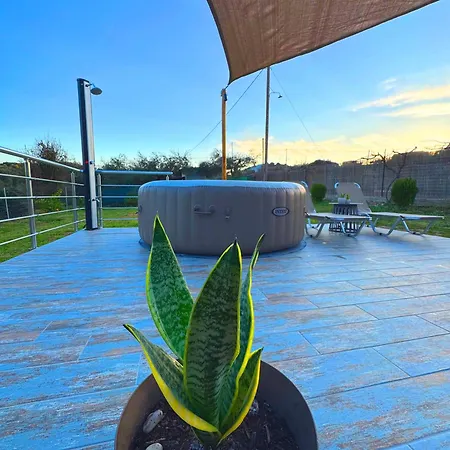 בית נופש Sun-sevieria 5 ' From The Beach. *